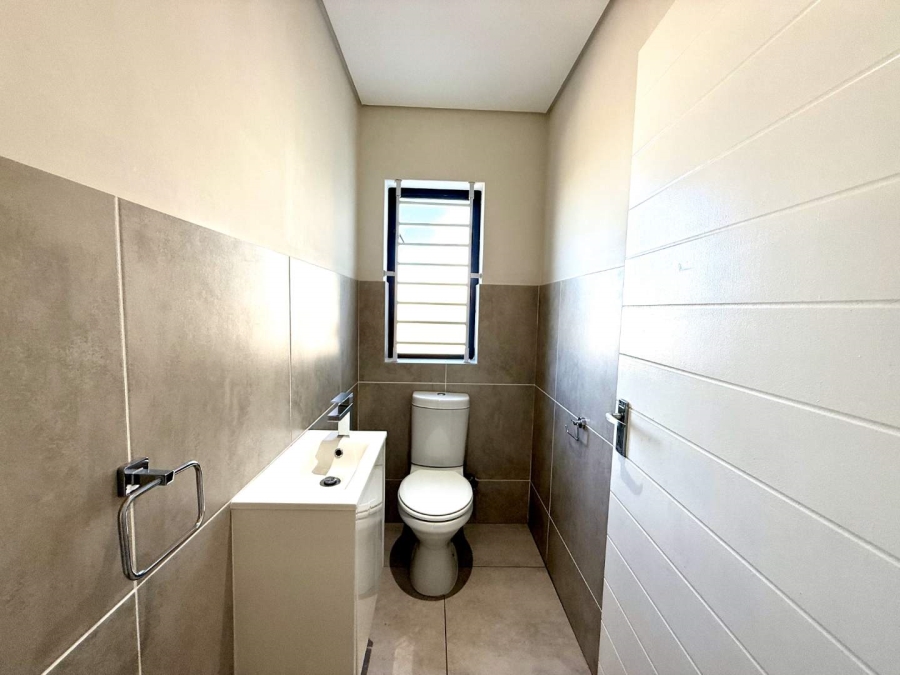 To Let 5 Bedroom Property for Rent in Parklands North Western Cape